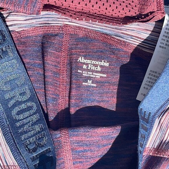 Abercrombie & Fitch MEDIUM Leggings w Spellout Waistband, Mesh, and Back Pocket - Picture 4 of 5